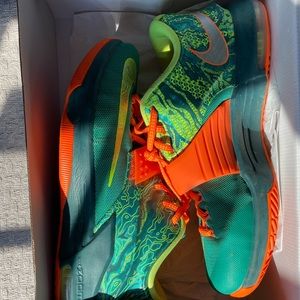 KD 7 weatherman. Size 11.5. Only worn a couple times, 9/10 condition